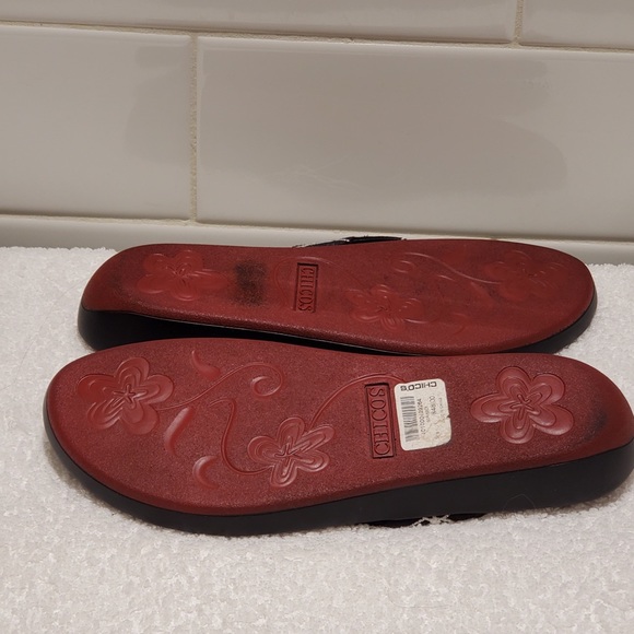 CHICO'S Black and White Floral Thong Flip Flops - Picture 3 of 5